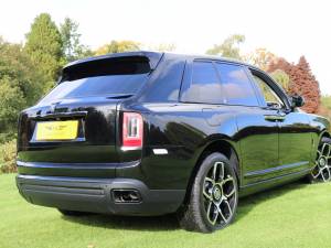 Image 53/100 of Rolls-Royce Cullinan Black Badge (2021)
