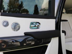Image 69/100 of Rolls-Royce Cullinan Black Badge (2021)