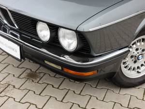 Image 61/68 of BMW 528i (1985)