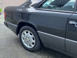 Image 57/68 of Mercedes-Benz 320 CE (1993)