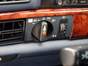 Immagine 18/84 di Mercedes-Benz 560 SEL (1987)