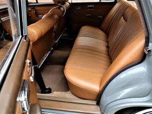 Image 69/89 of Mercedes-Benz 230 S (1967)