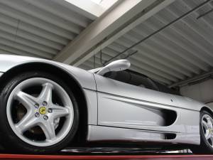 Image 8/50 de Ferrari F 355 Spider (1999)