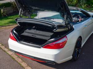 Image 41/50 of Mercedes-Benz SL 400 (2015)