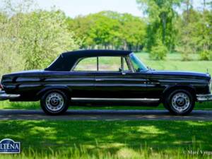 Image 40/52 de Mercedes-Benz 220 SE b (1963)