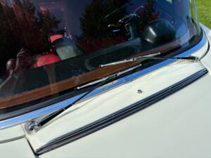 Image 19/64 of Mercedes-Benz 220 S b (1965)