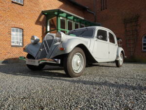 Image 2/17 of Citroën Traction Avant 11 B (1955)