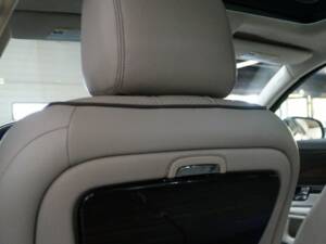 Bild 29/32 von Jaguar XJ 5.0 (2011)