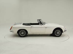 Image 9/15 of MG MGB (1964)