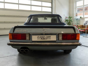Immagine 4/33 di Mercedes-Benz 500 SL (1985)