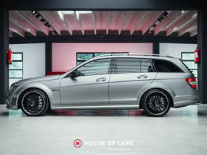 Bild 10/24 von Mercedes-Benz C 63 AMG T (2010)