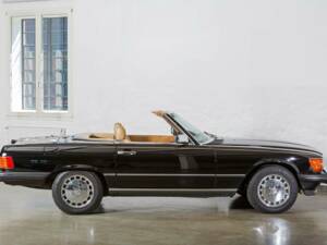 Image 6/20 of Mercedes-Benz 560 SL (1987)