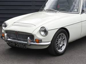 Image 4/36 de MG MGC GT (1969)