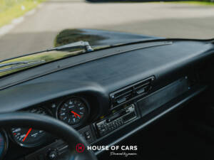 Image 35/49 of Porsche 911 Carrera 2 (1991)