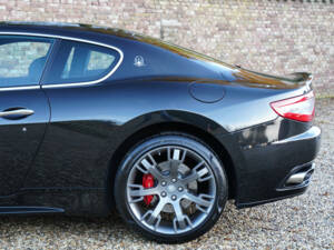 Bild 12/50 von Maserati GranTurismo S (2010)