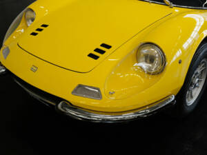 Image 15/24 de Ferrari Dino 246 GT (1970)