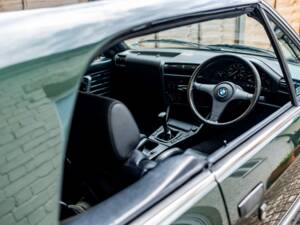 Bild 47/47 von BMW 320i (1990)