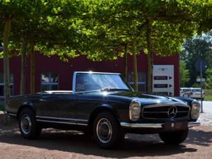 Immagine 5/26 di Mercedes-Benz 280 SL (1970)