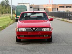 Image 4/7 de Alfa Romeo 75 1.8 (1988)