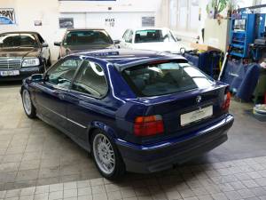 Image 9/31 de BMW 318ti Compact (1995)