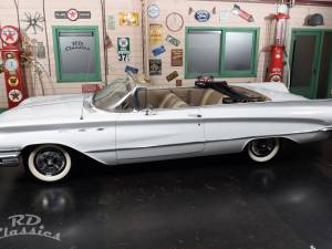 Image 3/47 of Buick Le Sabre Convertible (1960)