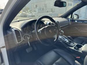 Bild 12/61 von Porsche Cayenne S (2010)