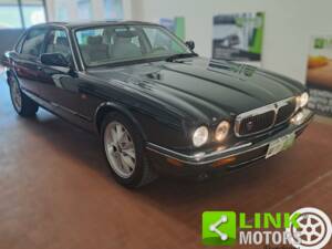 Bild 5/10 von Jaguar XJ 8 Executive (1998)