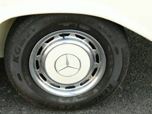 Image 19/50 of Mercedes-Benz 280 SE 3,5 (1971)