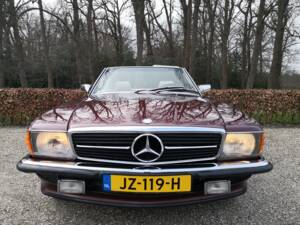 Image 13/38 of Mercedes-Benz 560 SL (1986)