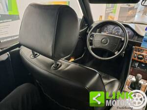 Image 9/10 of Mercedes-Benz 300 CE-24 (1990)