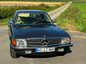 Immagine 2/196 di Mercedes-Benz 380 SLC (1980)