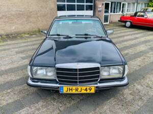 Afbeelding 39/50 van Mercedes-Benz 230 C (1980)