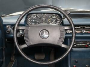 Immagine 12/30 di Mercedes-Benz 230 lang (1973)