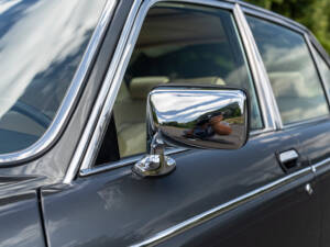 Image 10/23 of Daimler Double Six (1992)