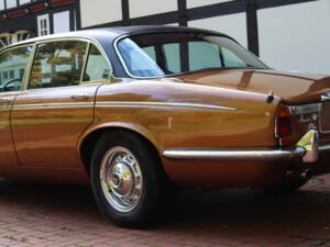 Bild 4/34 von Daimler Double Six Vanden Plas (1975)