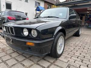 Image 1/17 of BMW 316i (1990)