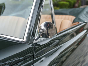 Image 18/33 of Bentley S1 DHC Park Ward (1956)