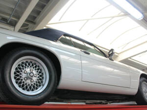 Image 10/50 of Jaguar XJS 5.3 V12 (1988)