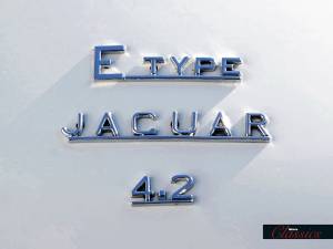 Image 21/25 of Jaguar E-Type (1970)