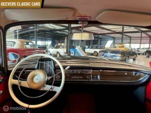 Image 15/20 de Mercedes-Benz 220 S b (1963)