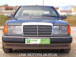 Immagine 10/10 di Mercedes-Benz 300 CE (1991)