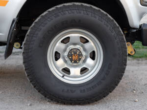 Image 37/100 of Toyota Land Cruiser HJ61 GX (1987)