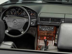 Image 33/43 of Mercedes-Benz 300 SL (1992)