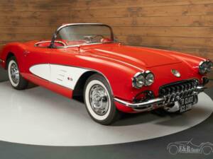 Image 3/19 of Chevrolet Corvette (1960)