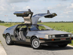 Image 22/32 of DeLorean DMC-12 (1981)