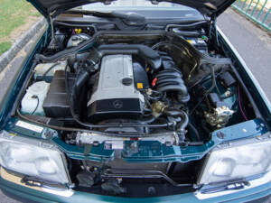 Image 25/26 of Mercedes-Benz E 320 (1996)