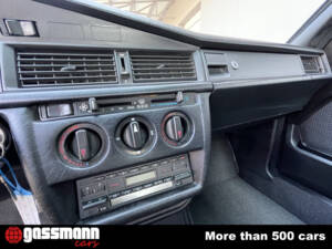 Immagine 14/15 di Mercedes-Benz 190 E 3.2 AMG (1986)