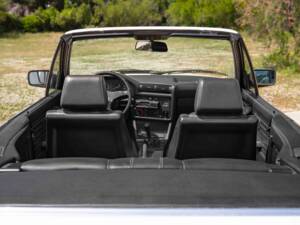 Image 27/70 of BMW 320i (1990)