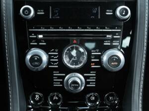 Afbeelding 44/50 van Aston Martin V8 Vantage S (2013)