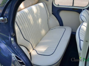 Image 39/50 of Renault 4 CV Décapotable (1954)